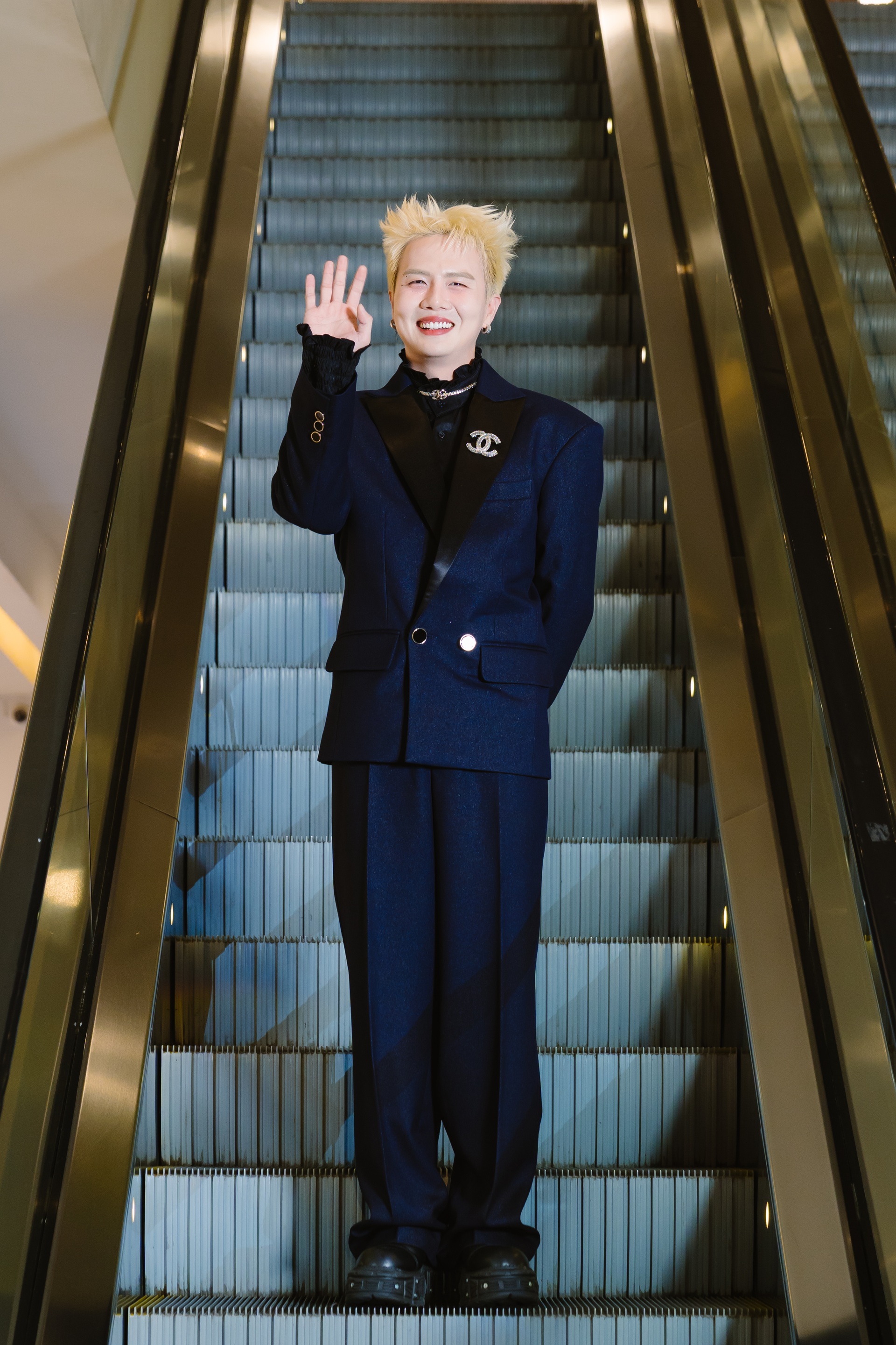 Hoàng tử châu Á cao gần 2m đến Việt Nam, sánh đôi Hoàng Hà gây chú ý - 5