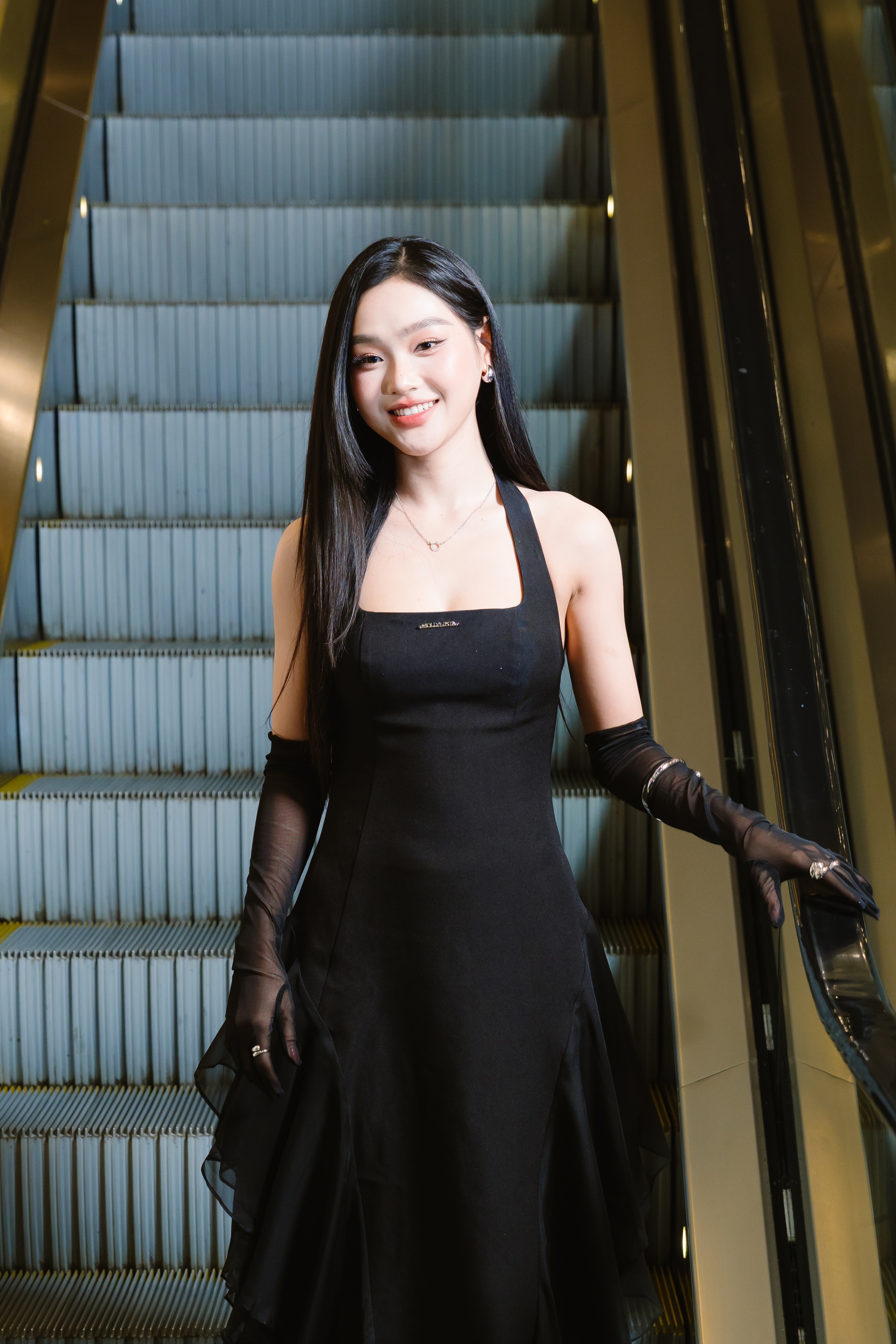 Hoàng tử châu Á cao gần 2m đến Việt Nam, sánh đôi Hoàng Hà gây chú ý - 8