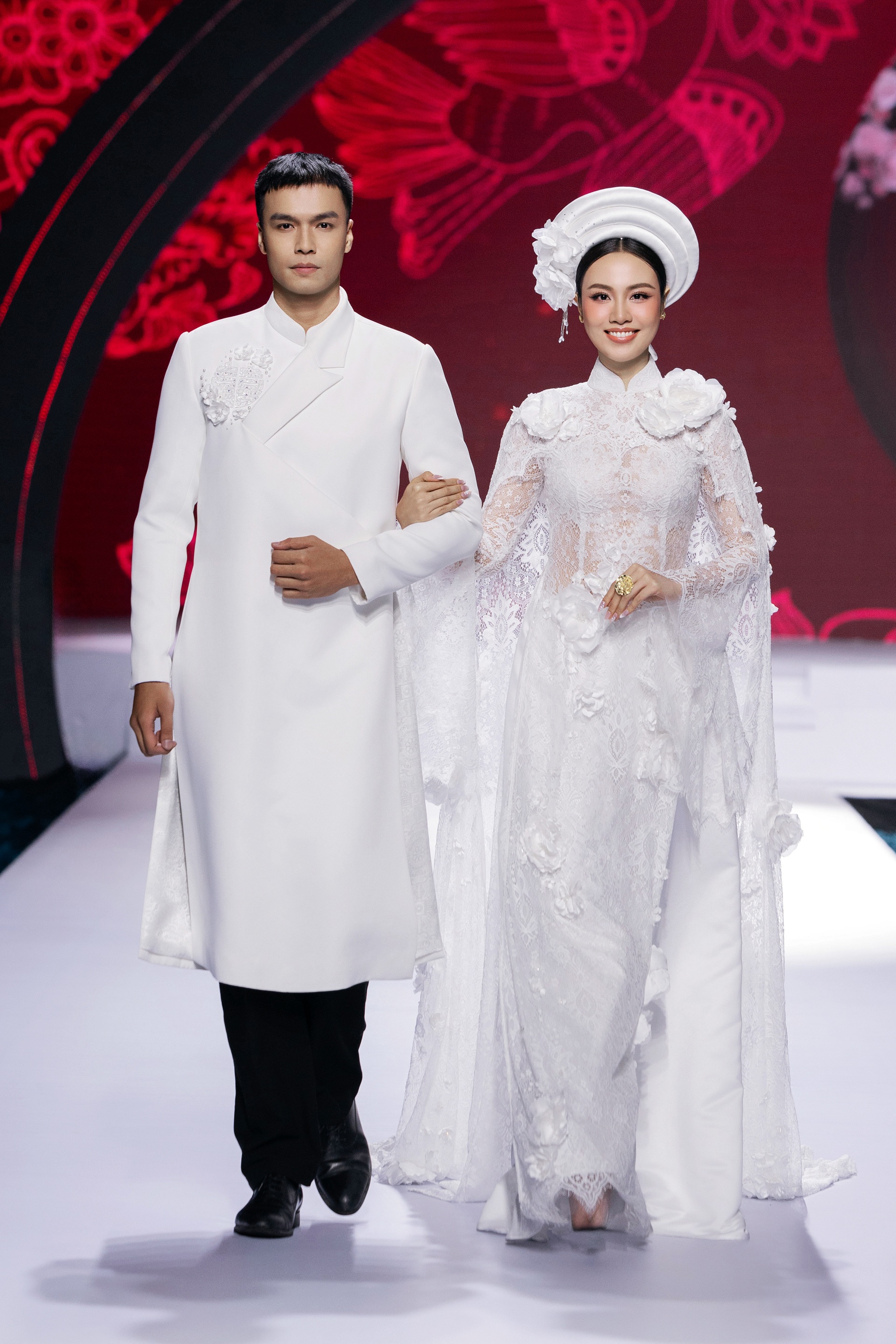 Bình và Hồng trong Mưa đỏ bất ngờ tái ngộ, hóa cô dâu - chú rể gây sốt - 5