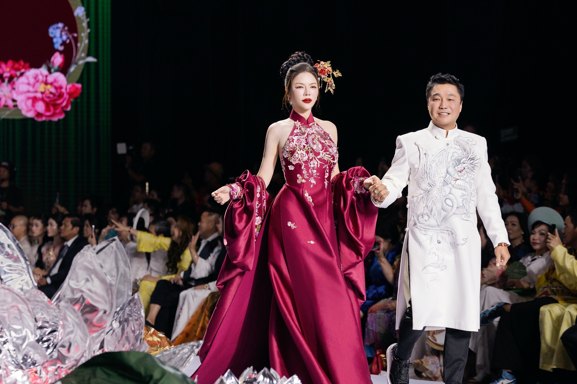 Bình và Hồng trong Mưa đỏ bất ngờ tái ngộ, hóa cô dâu - chú rể gây sốt - 8