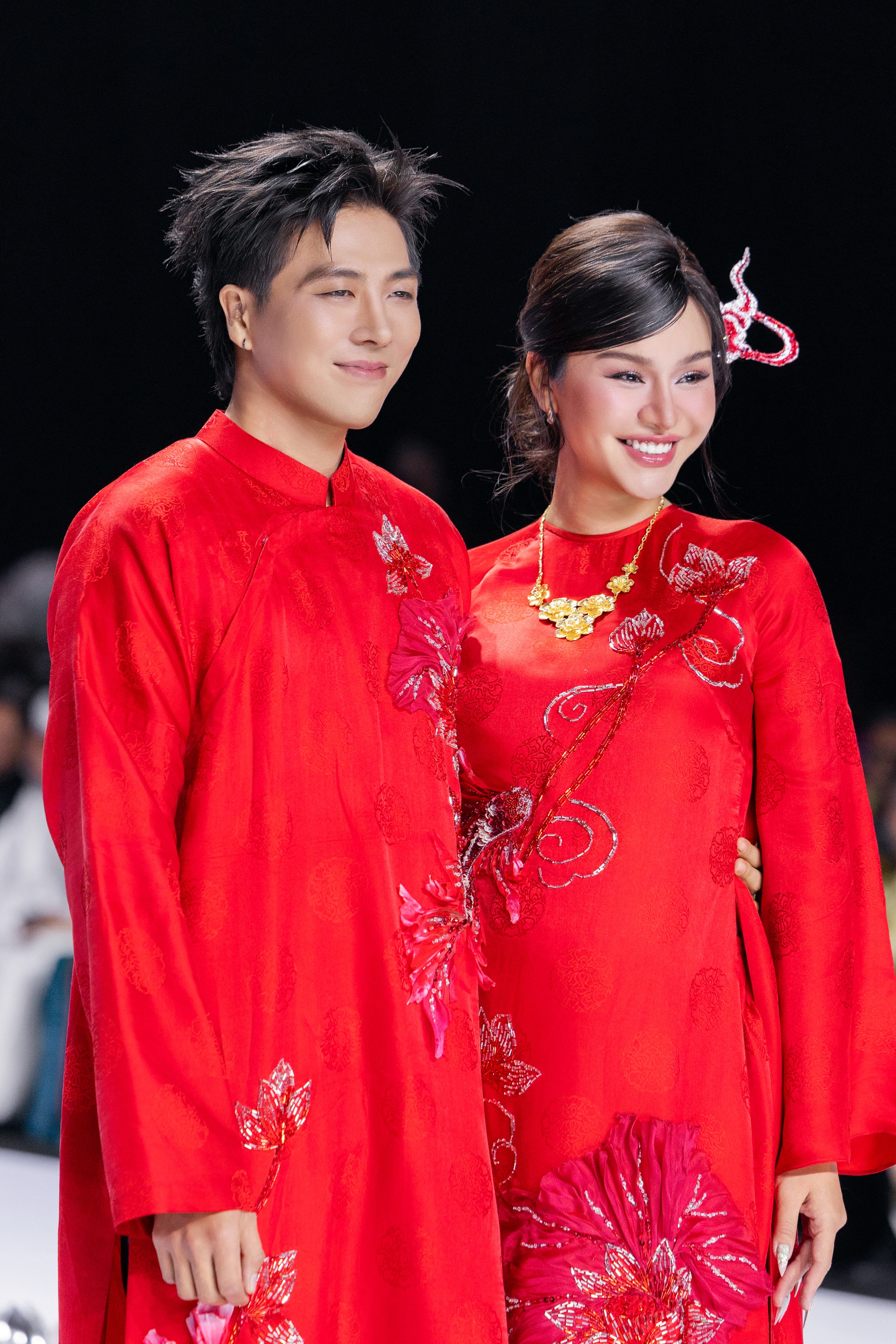 Bình và Hồng trong Mưa đỏ bất ngờ tái ngộ, hóa cô dâu - chú rể gây sốt - 9