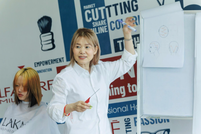 Văn Minh Phương và bản giao hưởng tóc Thu Đông: Khi người Việt kể câu chuyện phong cách của chính mình - Ảnh 3. Văn Minh Phương và bản giao hưởng tóc Thu Đông: Khi người Việt kể câu chuyện phong cách của chính mình - Ảnh 3.