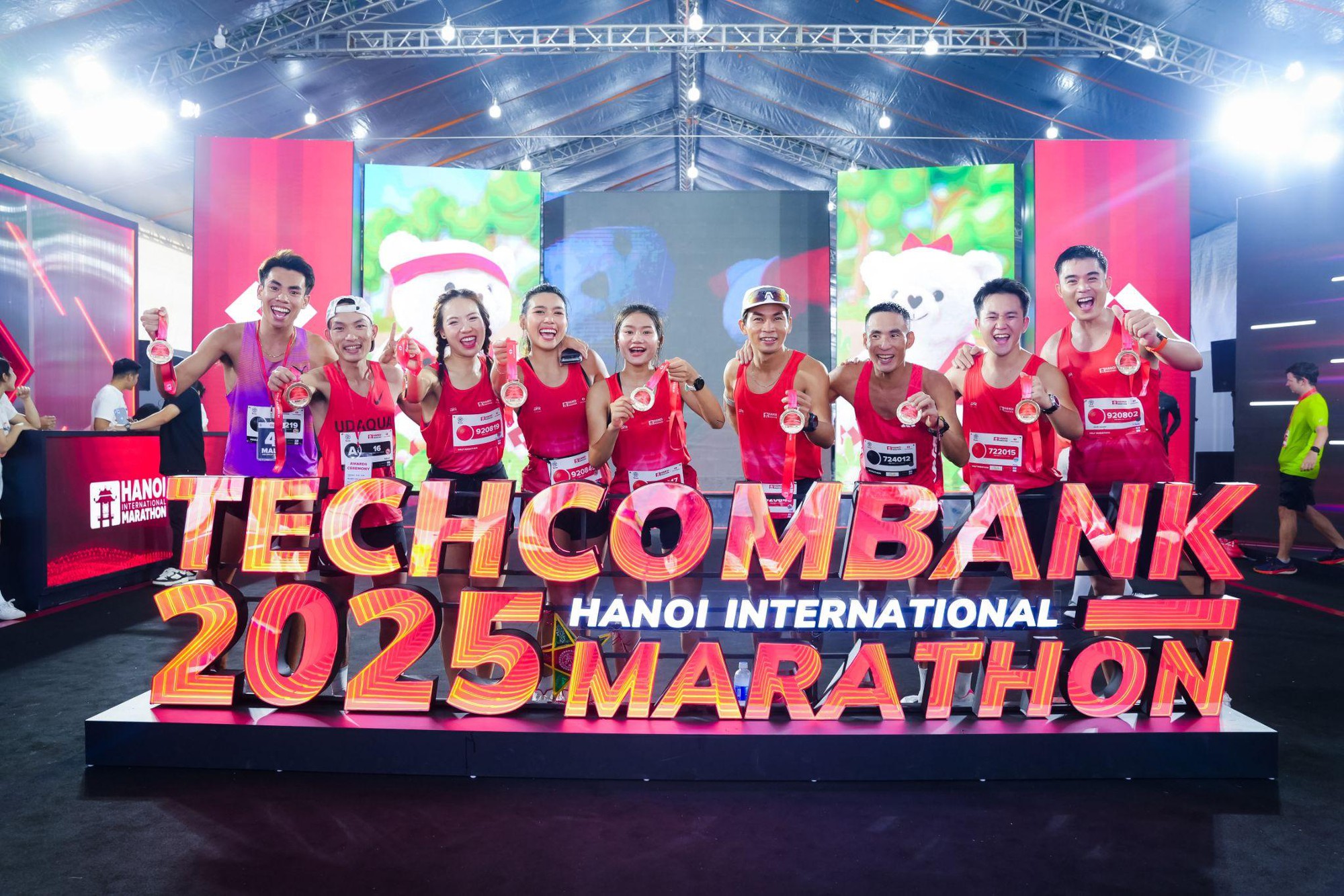 Khi Hà Nội hóa “đường chạy khổng lồ”: 13.000 runner cùng bứt phá giới hạn tại Marathon Quốc tế Hà Nội Techcombank 2025- Ảnh 9.
