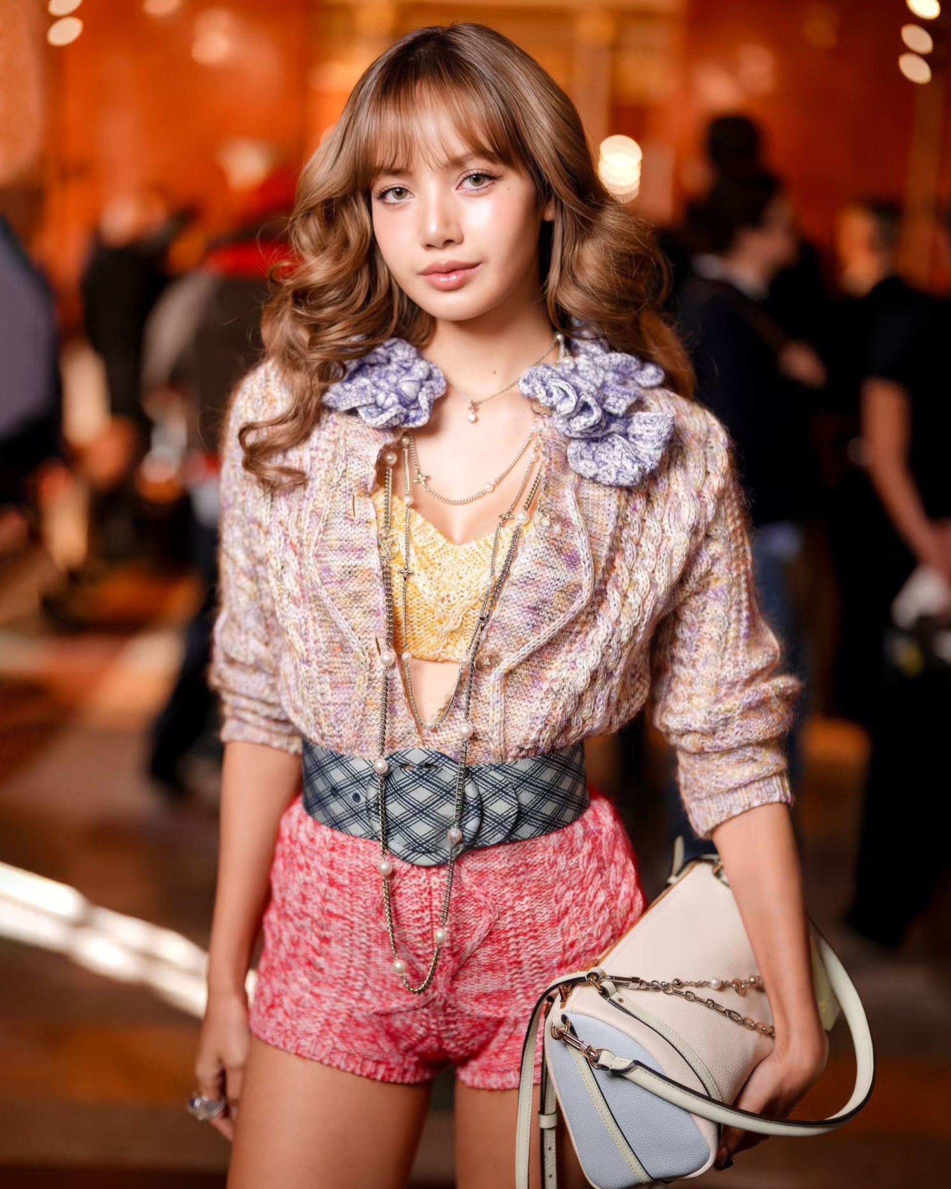 Lisa (Blackpink) xuất hiện quyến rũ tại Tuần lễ thời trang Paris - 2