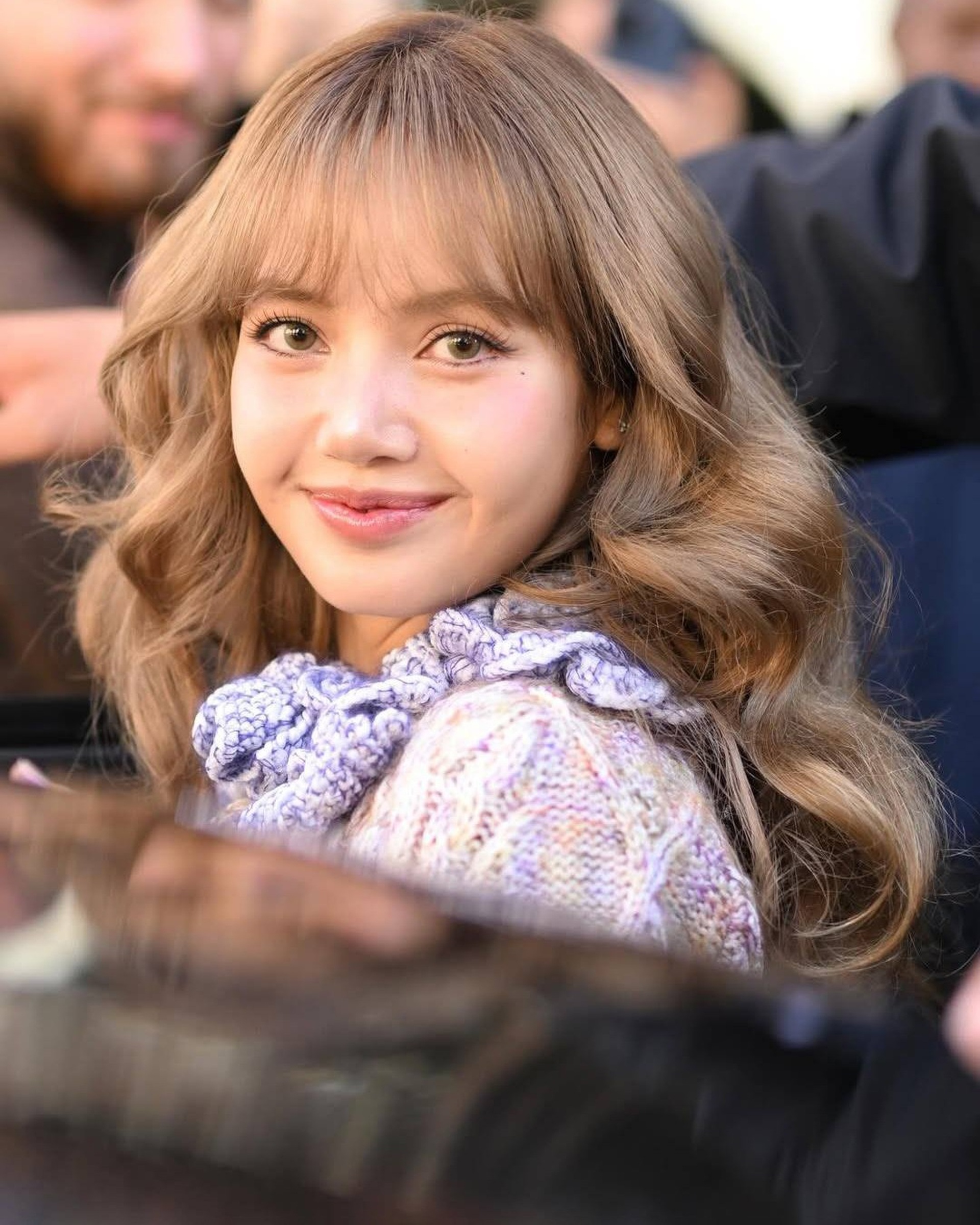 Lisa (Blackpink) xuất hiện quyến rũ tại Tuần lễ thời trang Paris - 5