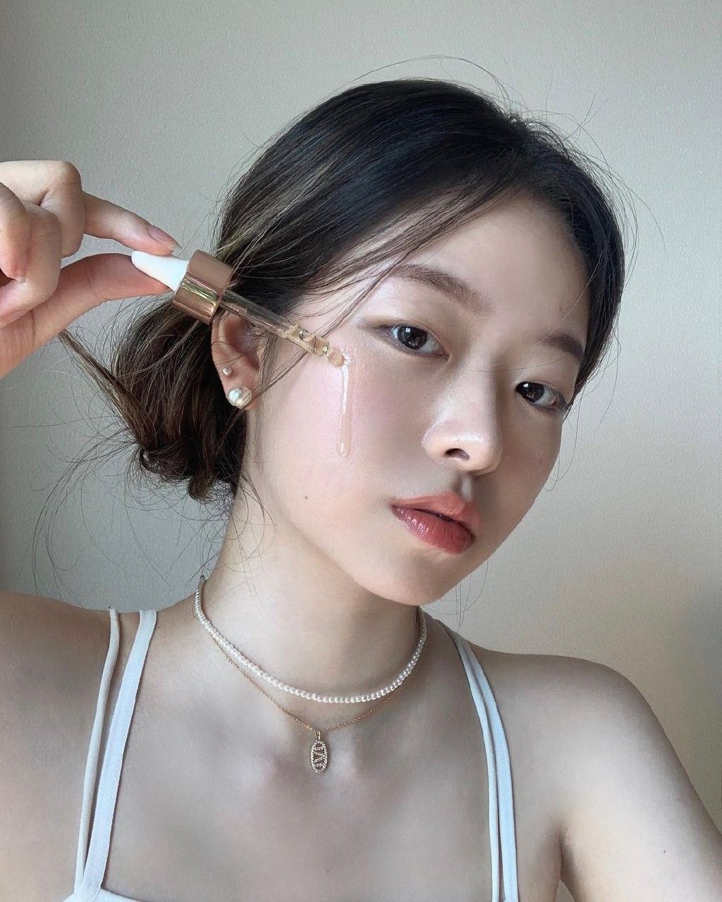 Giọt nước thần bôi lên da trước kem chống nắng: Hack nhan sắc vượt level, giúp bạn thăng hạng mỹ nhân!- Ảnh 2.