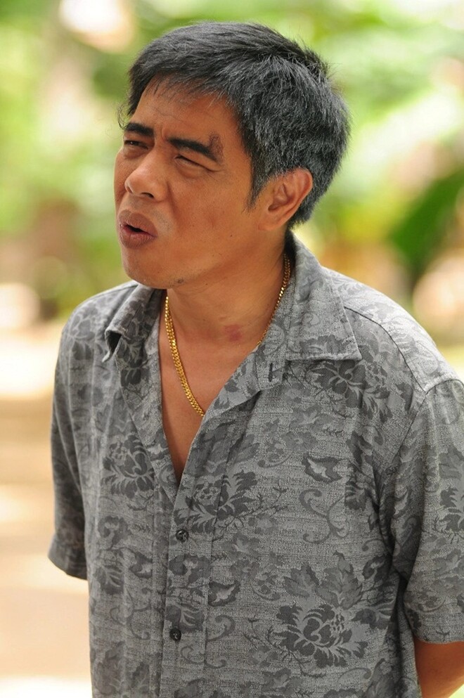 Thái Hòa dễ dàng nhập vai phản diện Sáu Tiện - kẻ xấu toàn diện từ ngoại hình đến tính cách. 