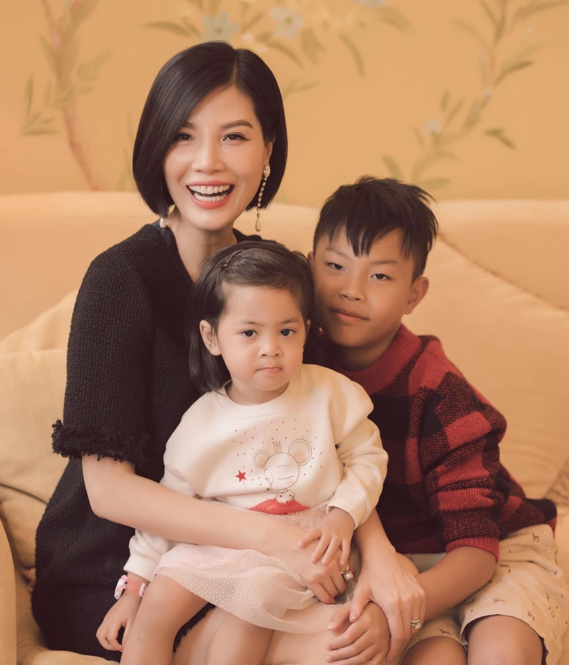 Siêu mẫu đầu tiên của Việt Nam rời showbiz 30 năm, giờ ra sao? - 6