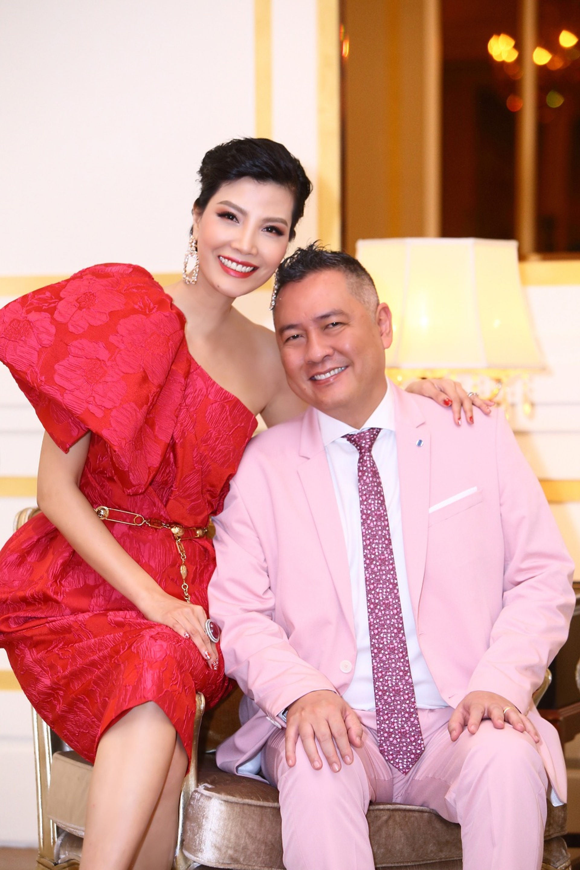 Siêu mẫu đầu tiên của Việt Nam rời showbiz 30 năm, giờ ra sao? - 8