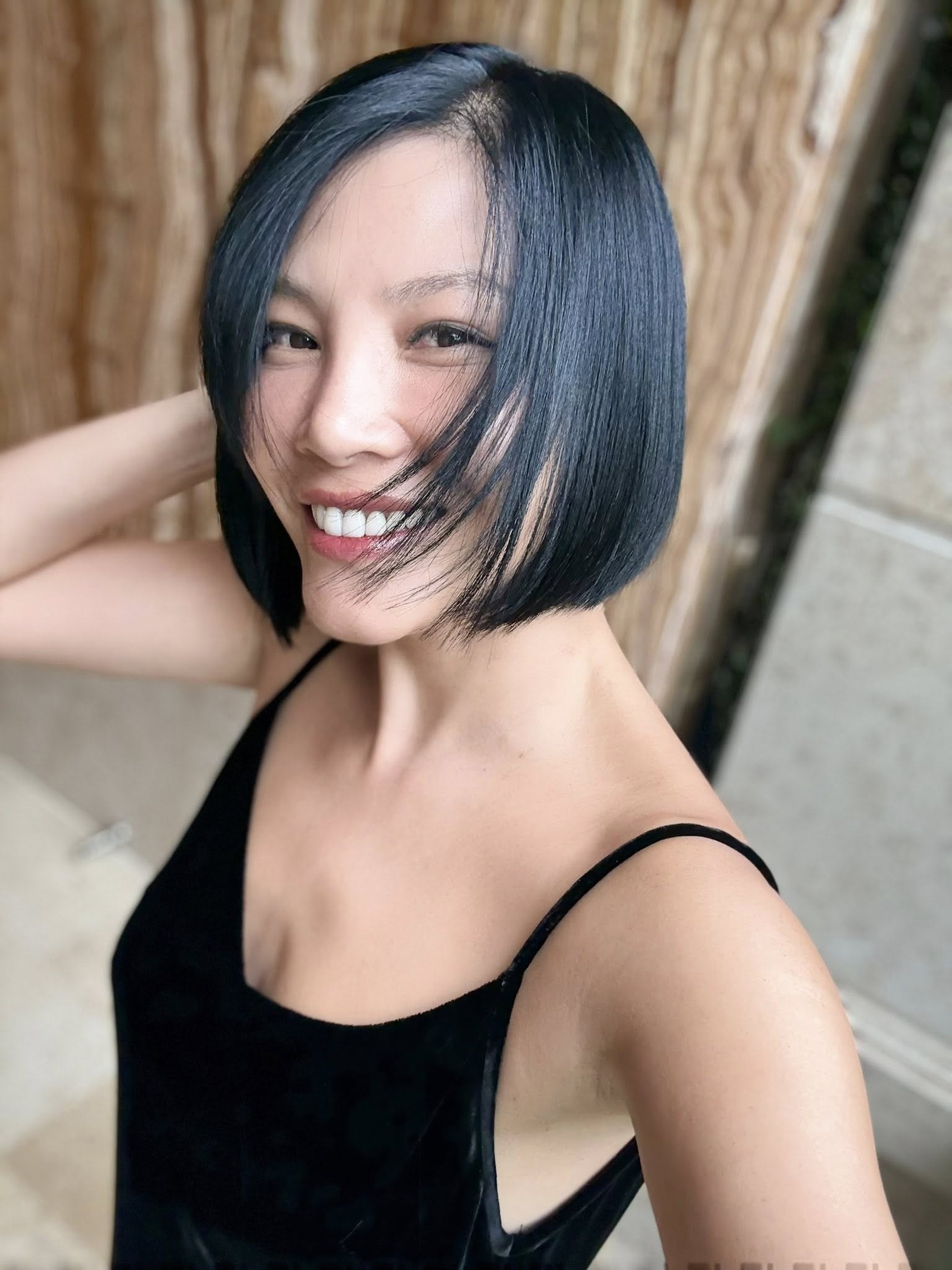 Siêu mẫu đầu tiên của Việt Nam rời showbiz 30 năm, giờ ra sao? - 11