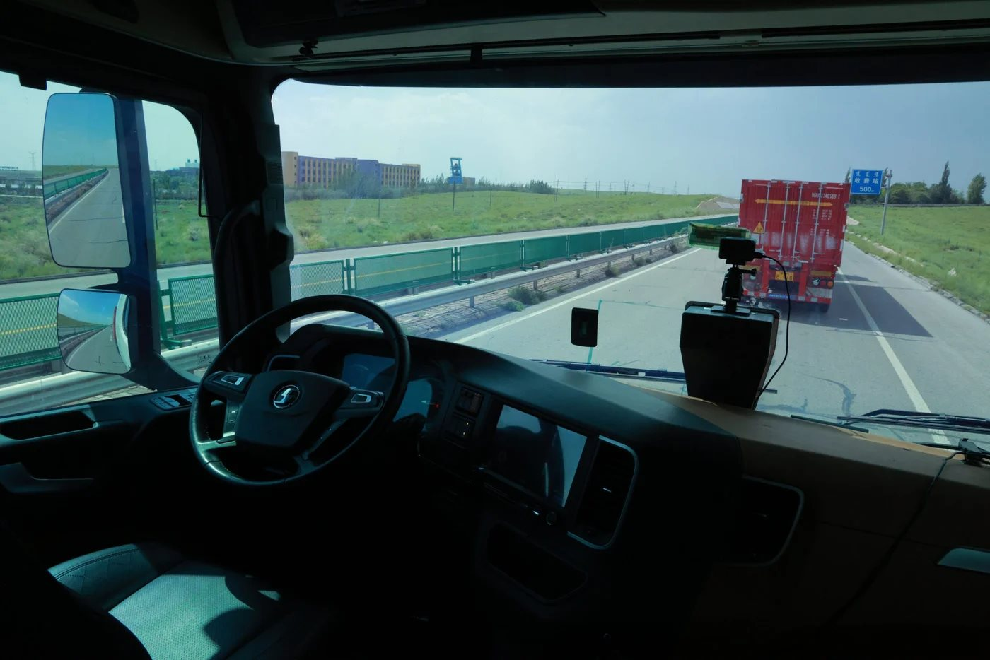 Phát hiện “thành phố ma” ở Trung Quốc: Hiện đại, bề thế mà không bóng người, chỉ có xe tự chạy trên đường- Ảnh 3.