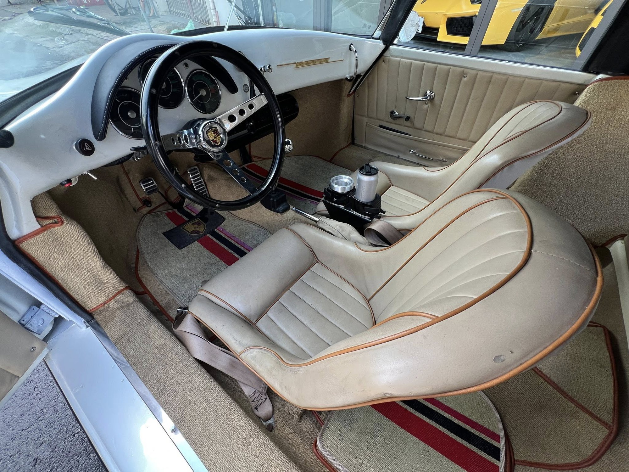 Porsche 356A Speedster hơn 70 tuổi gia nhập bộ sưu tập của ông Đặng Lê Nguyên Vũ, tra giá mới biết ngang ngửa siêu xe đời mới- Ảnh 5.