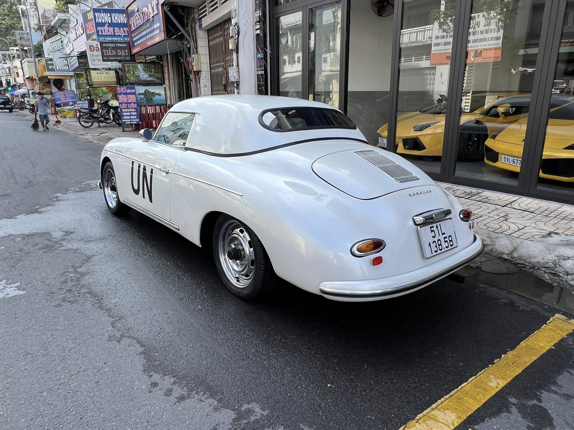Porsche 356A Speedster hơn 70 tuổi gia nhập bộ sưu tập của ông Đặng Lê Nguyên Vũ, tra giá mới biết ngang ngửa siêu xe đời mới- Ảnh 4.