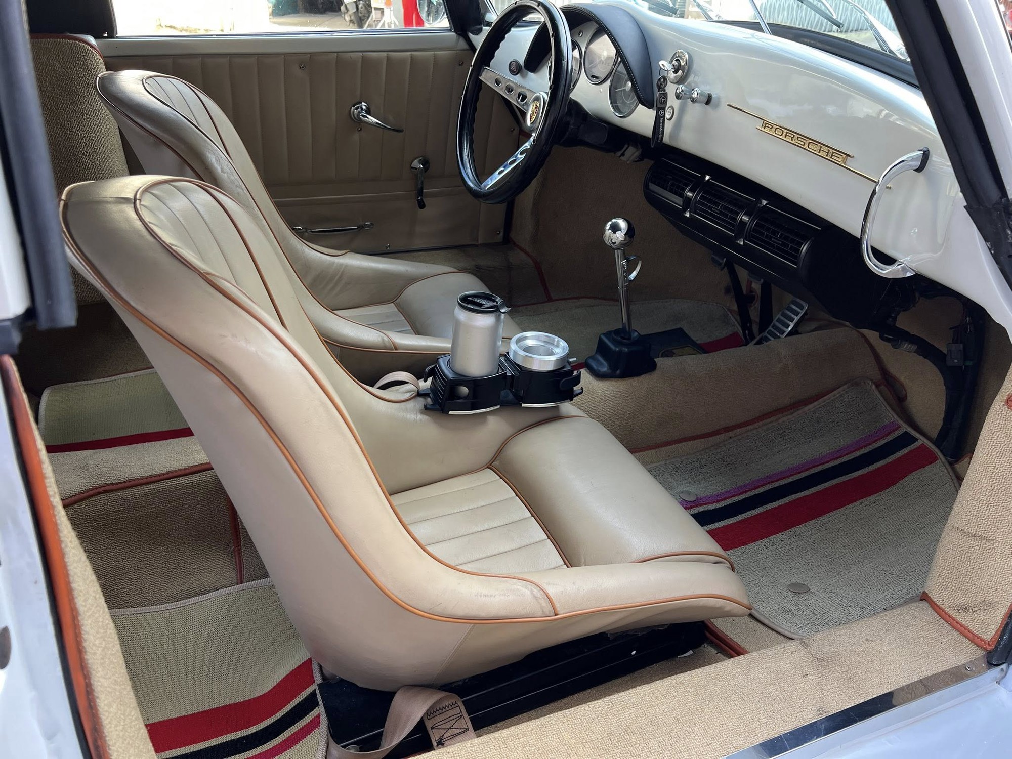 Porsche 356A Speedster hơn 70 tuổi gia nhập bộ sưu tập của ông Đặng Lê Nguyên Vũ, tra giá mới biết ngang ngửa siêu xe đời mới- Ảnh 6.