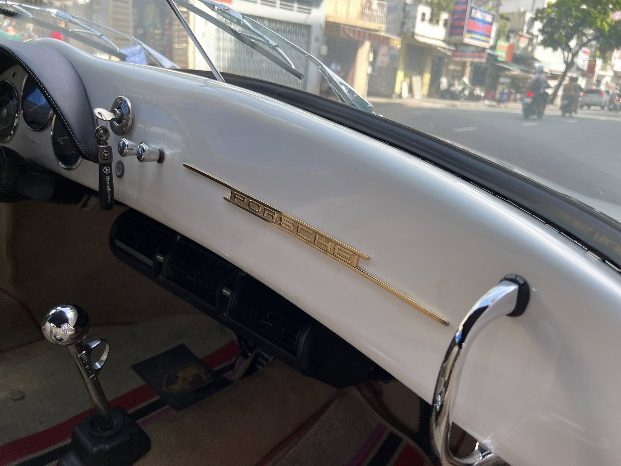 Porsche 356A Speedster hơn 70 tuổi gia nhập bộ sưu tập của ông Đặng Lê Nguyên Vũ, tra giá mới biết ngang ngửa siêu xe đời mới- Ảnh 7.