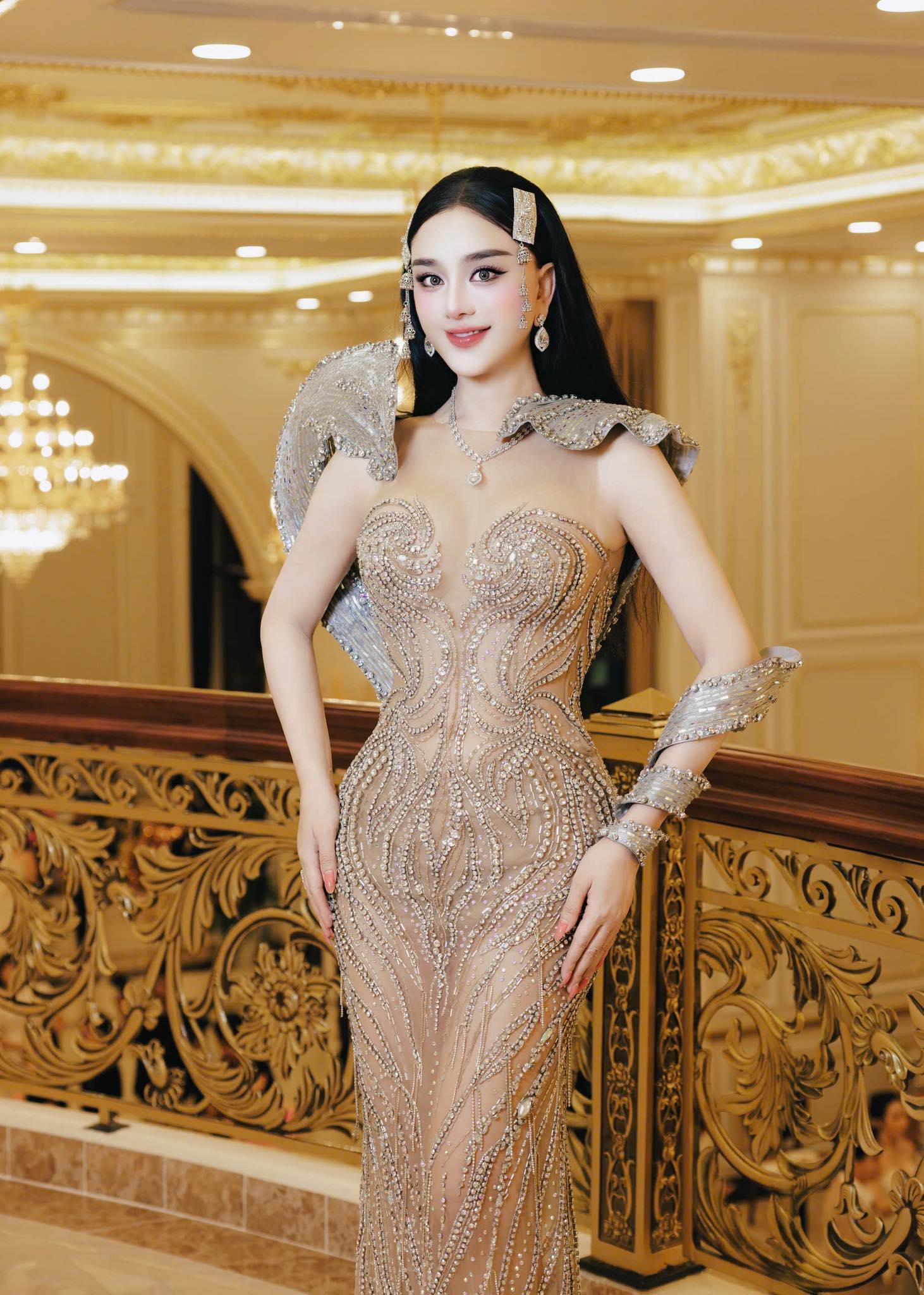 Nghệ sĩ chuyển giới cầm 30 tỷ tiền mặt đi mua biệt thự ở TP.HCM, U50 làm mẹ đơn thân, lận đận tình duyên - Ảnh 3.