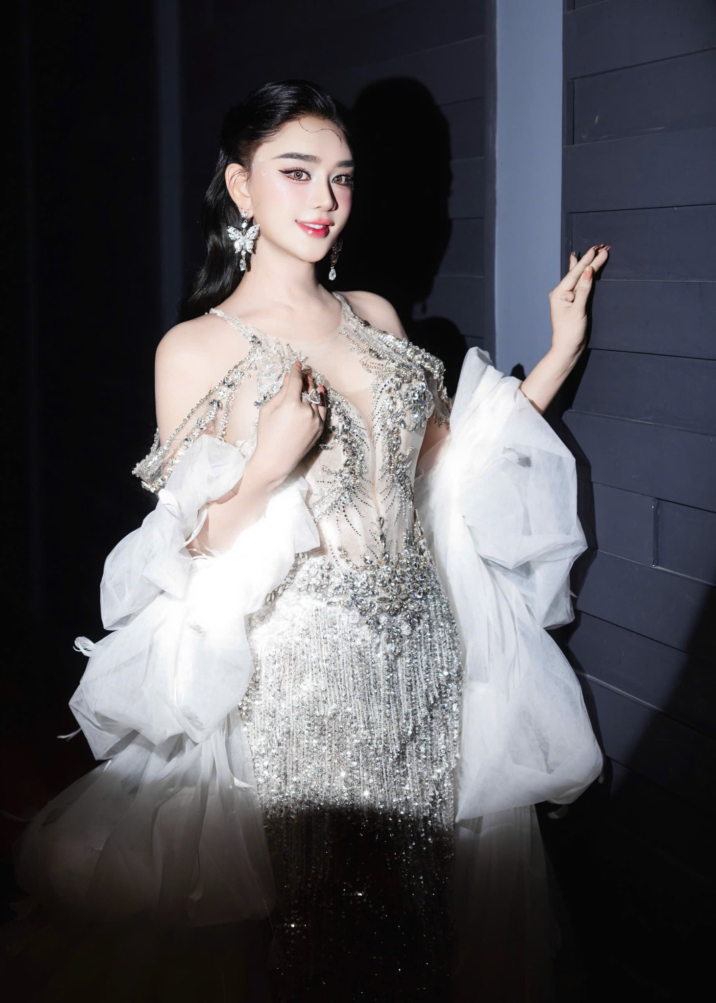 Nghệ sĩ chuyển giới cầm 30 tỷ tiền mặt đi mua biệt thự ở TP.HCM, U50 làm mẹ đơn thân, lận đận tình duyên - Ảnh 6.