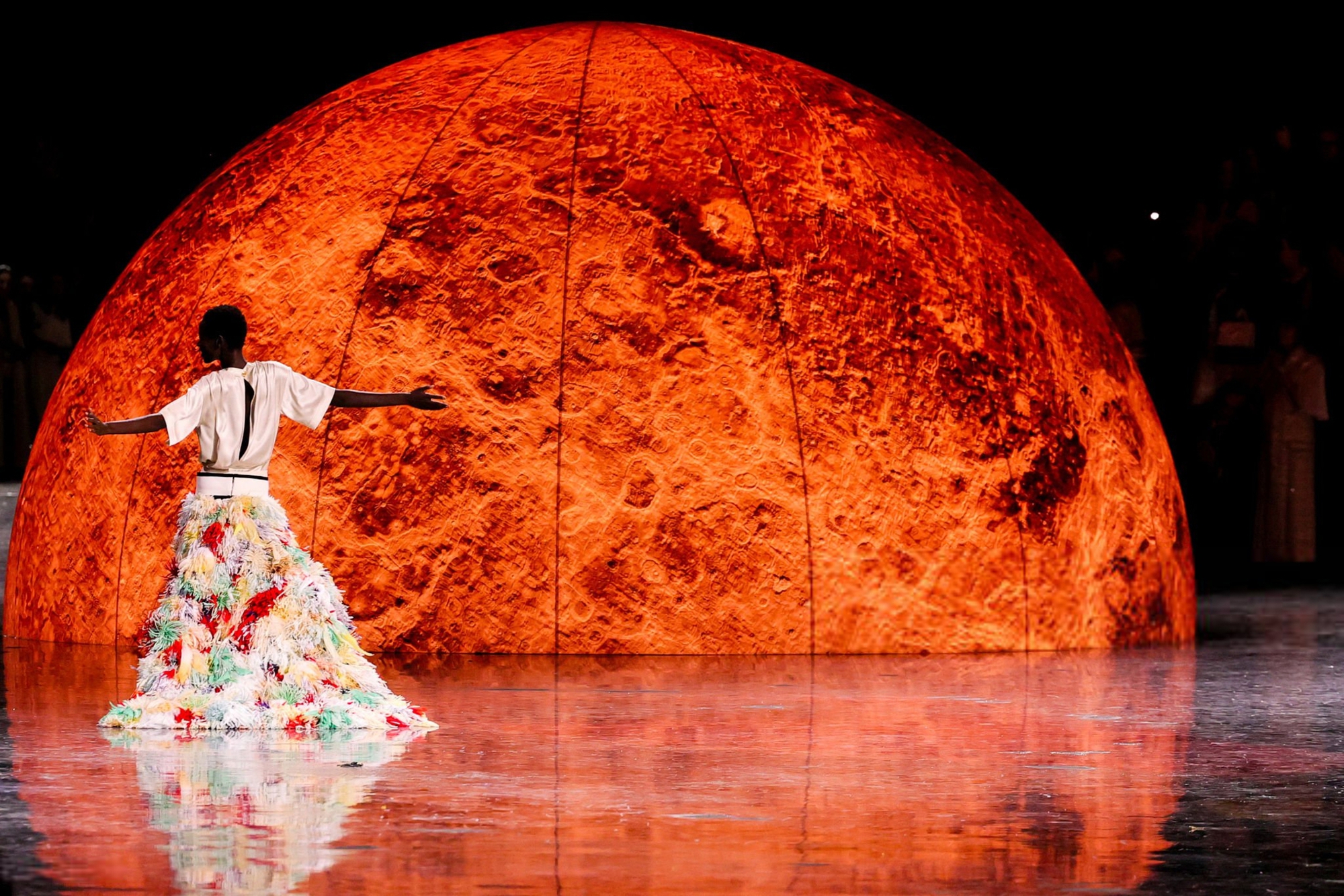 Chanel vừa tới một thiên hà mới với màn debut của Matthieu Blazy- Ảnh 5.