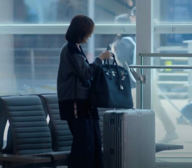 Chân dung cô gái 30 tuổi đi làm vì đam mê: Đồng hồ tiền tỷ, túi Hermès tự thân, style sang từ phim tới ngoài đời- Ảnh 2.