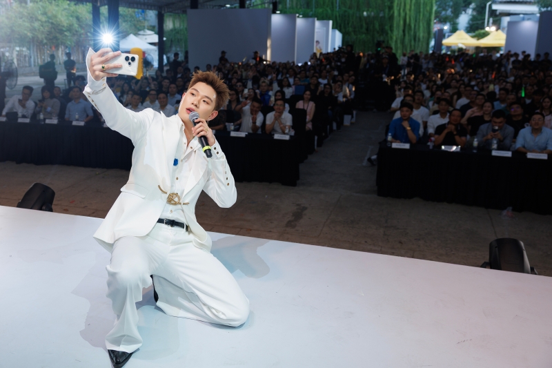 Sơn Tùng M-TP, HIEUTHUHAI và các mỹ nam Vbiz đang quảng cáo điện thoại gì?- Ảnh 4.