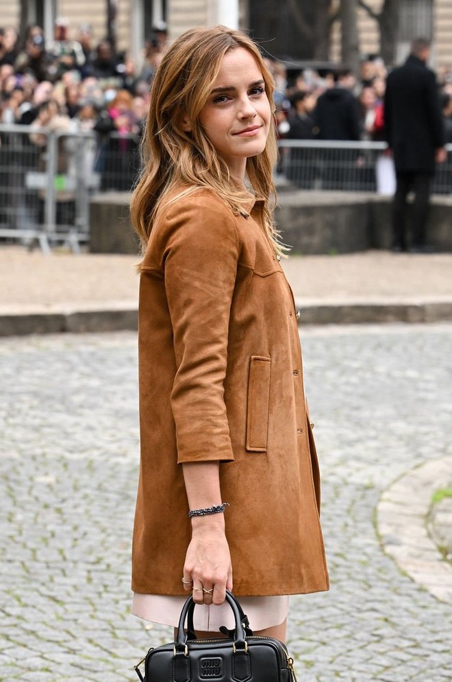 Vũ trụ hot girl Miu Miu: Lộ khung hình nóng bỏng của công chúa Kpop và 