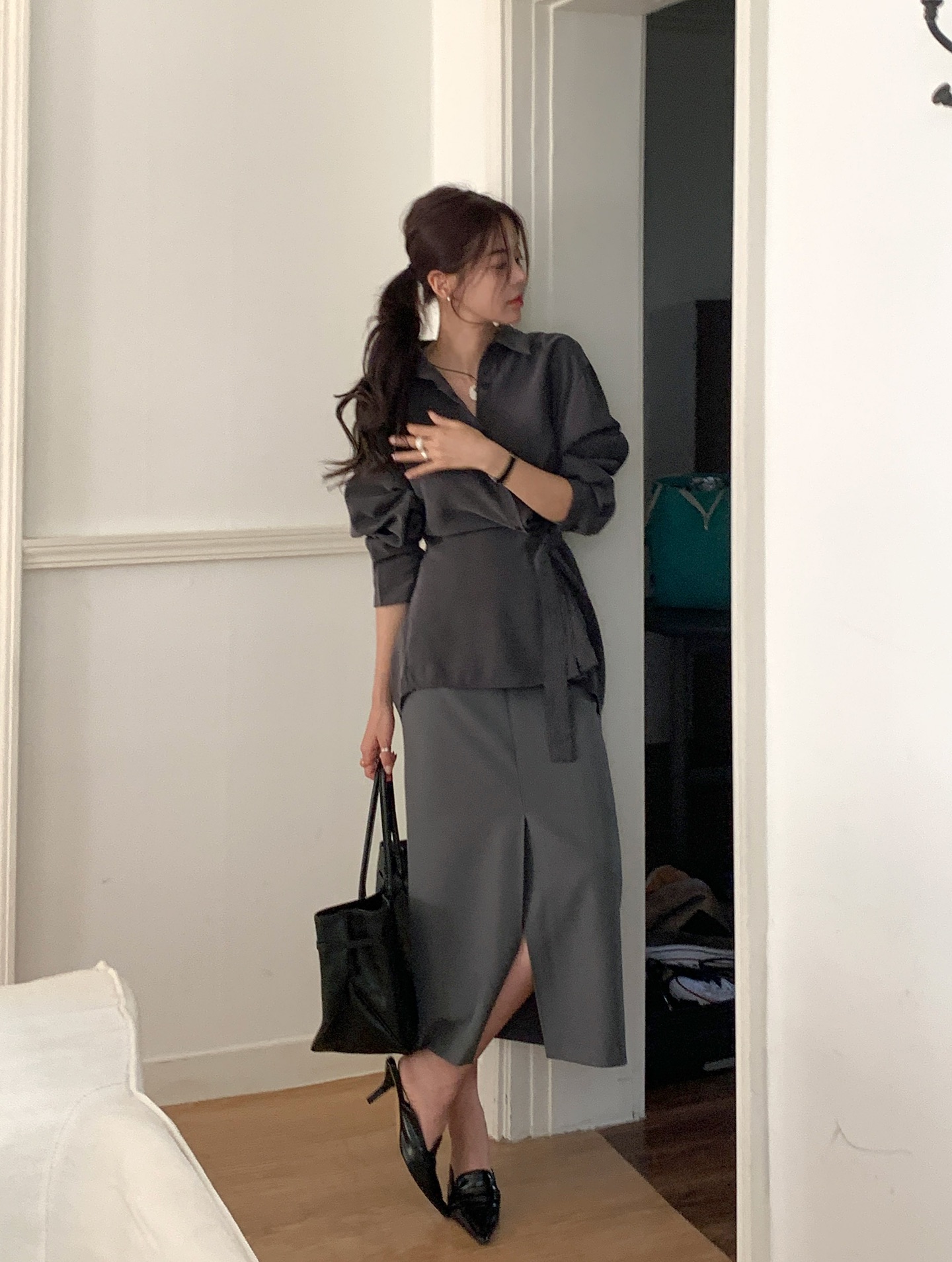 Mẫu chân váy tối giản hot nhất hiện tại, phối kiểu gì cũng sang chảnh xuất sắc - Ảnh 4.