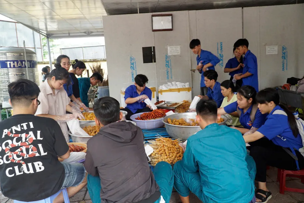 clb-bang-huu-chuyen-cho-anh-trang-yeu-thuong-o-mua-trung-thu-cho-em-2025 (4).jpg