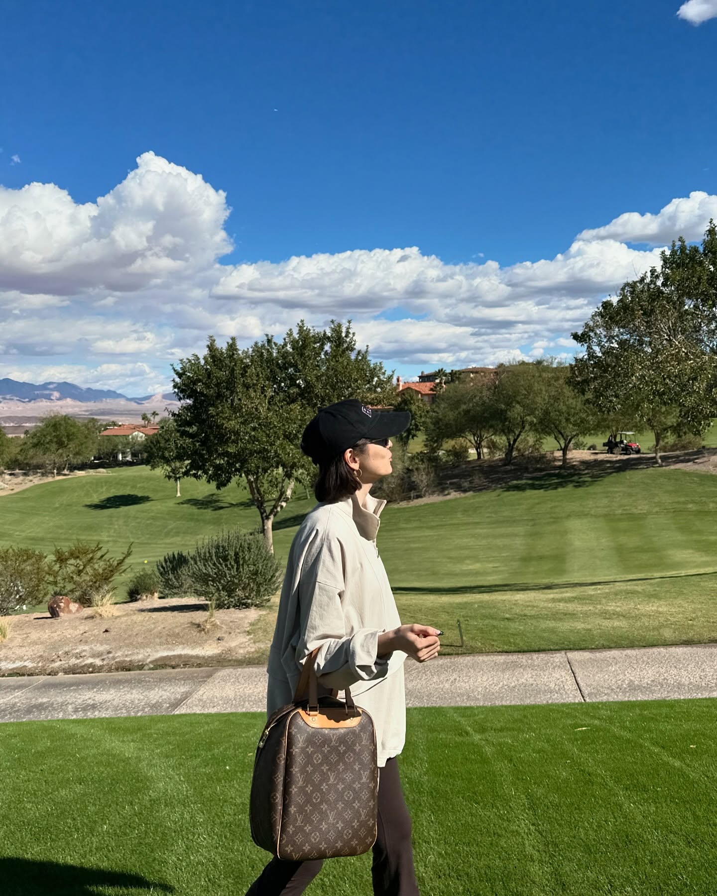 Chân dung cô gái 30 tuổi đi làm vì đam mê: Đồng hồ tiền tỷ, túi Hermès tự thân, style sang từ phim tới ngoài đời- Ảnh 6.