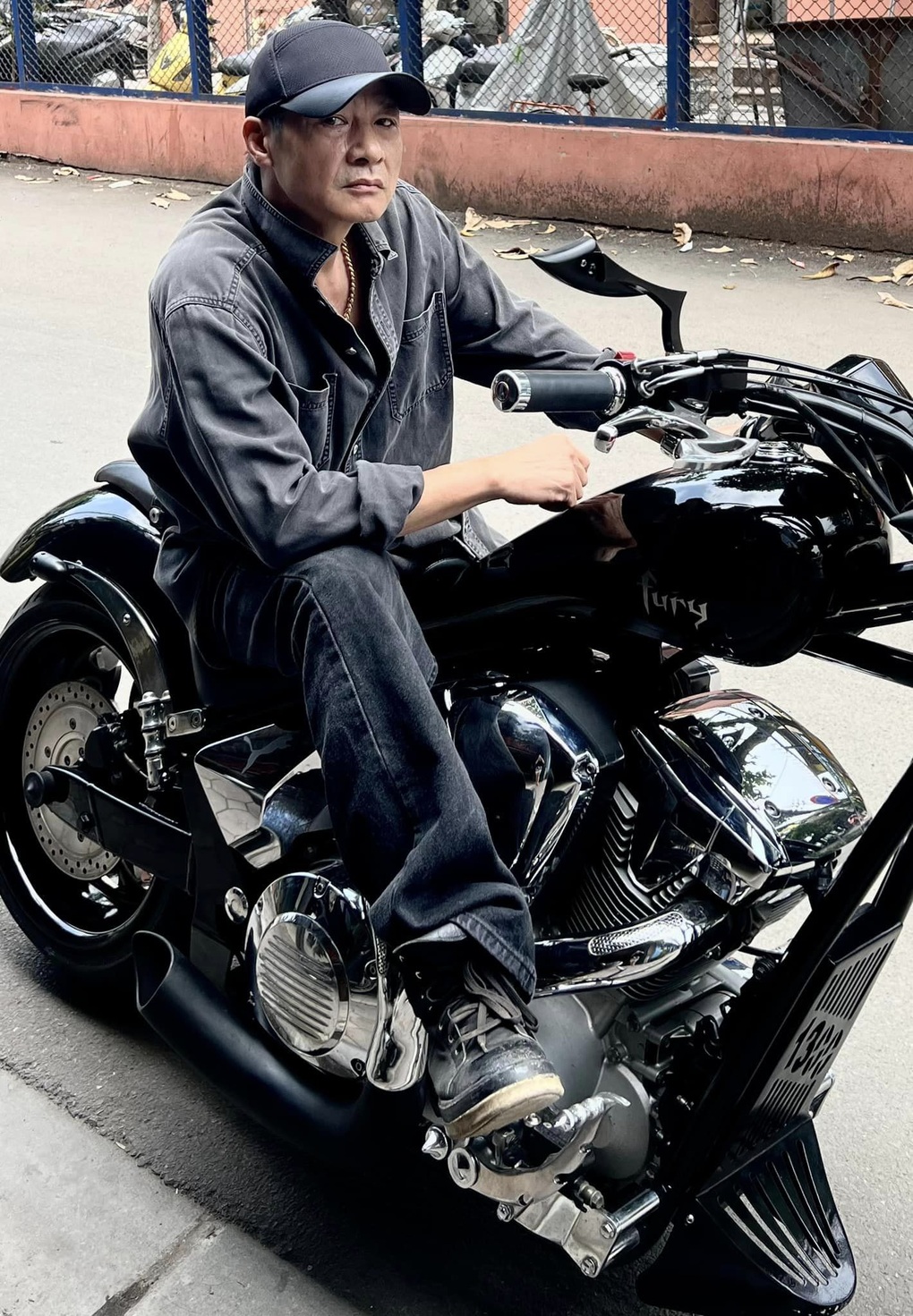 Nam diễn viên Việt đi xuất khẩu lao động, bị trục xuất về nước vì ẩu đả, mẹ kế đánh bằng cuốc suýt chết- Ảnh 7.