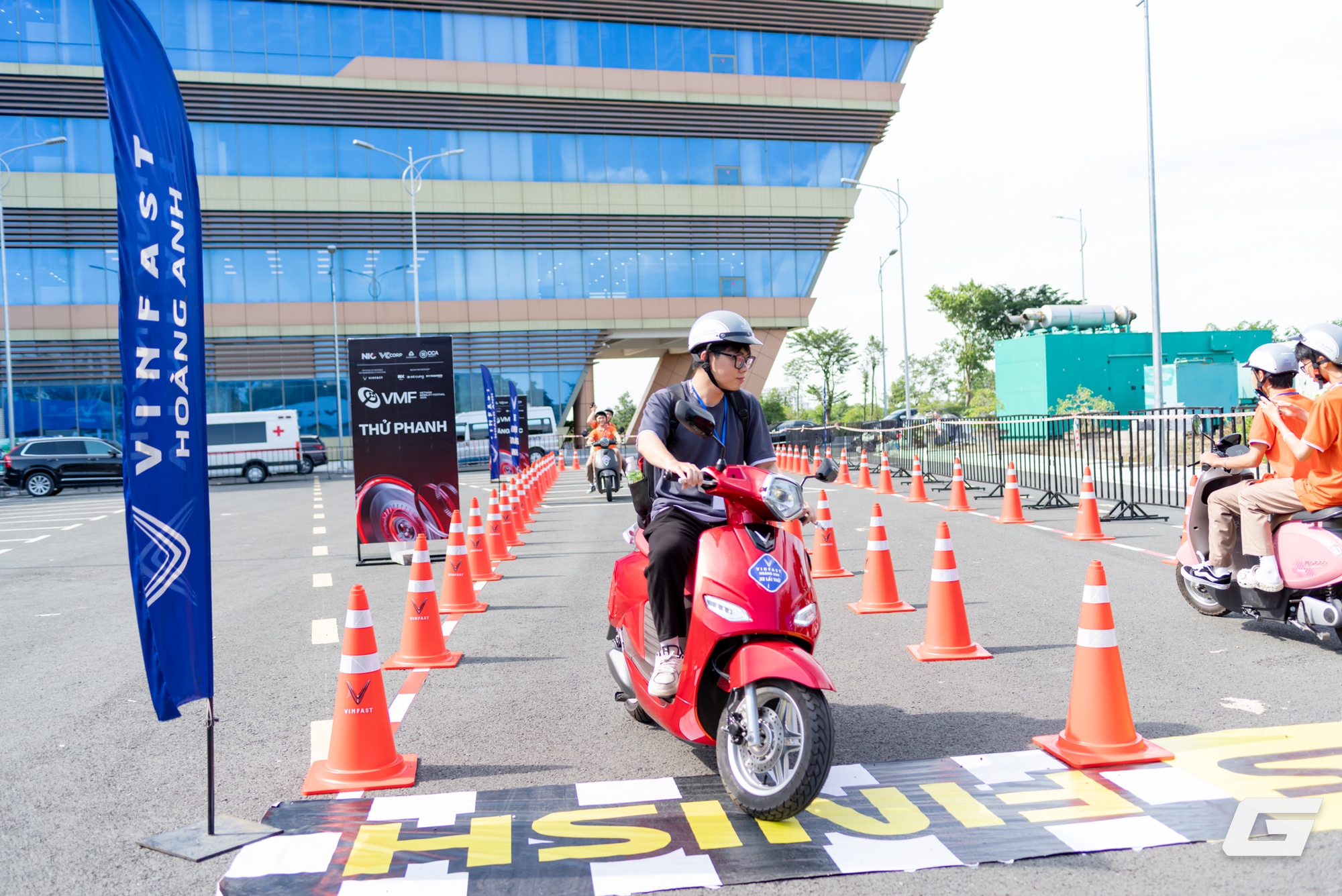 Hành trình di chuyển xanh tại Vietnam Mobility Festival 2025 có gì hấp dẫn mà sinh viên nô nức đến trải nghiệm- Ảnh 2.