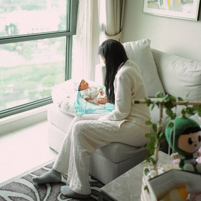 Cảnh ở cữ của nàng hậu được nhận xét như đi nghỉ dưỡng.