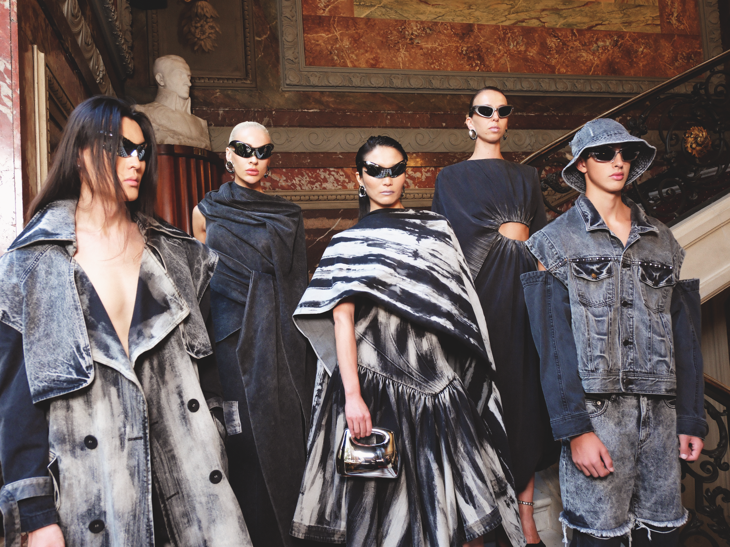 Khi chất liệu denim Việt Nam vươn mình bước ra thế giới, chạm tới Paris Fashion Week - Ảnh 2.