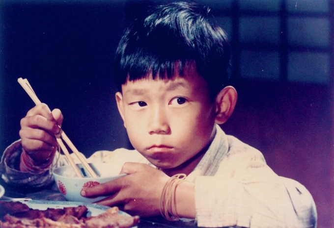 Nhan Chính Quốc trên phim thuở bé. Ảnh: CNA