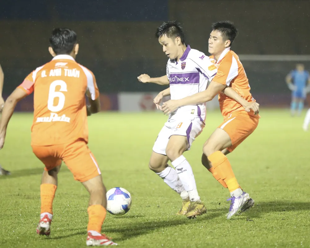 thua-lien-5-tran-hlv-anh-duc-tu-chuc-khoi-becamex-tp-hcm (2).jpg