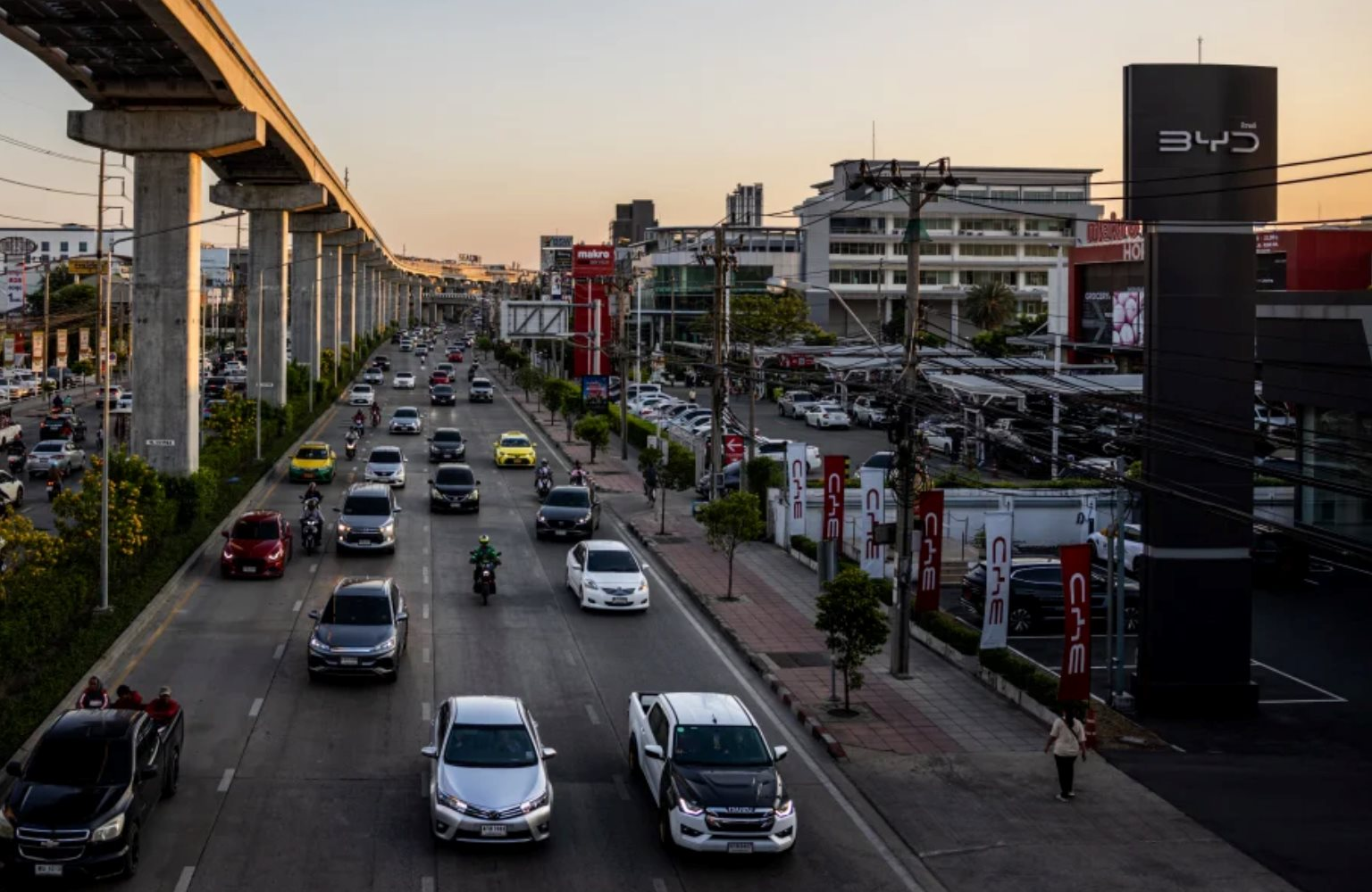 Bi kịch của ngành xe điện Trung Quốc: 200 công ty vật lộn sinh tồn, gần 5 triệu lao động đối diện tương lai bấp bênh- Ảnh 2.