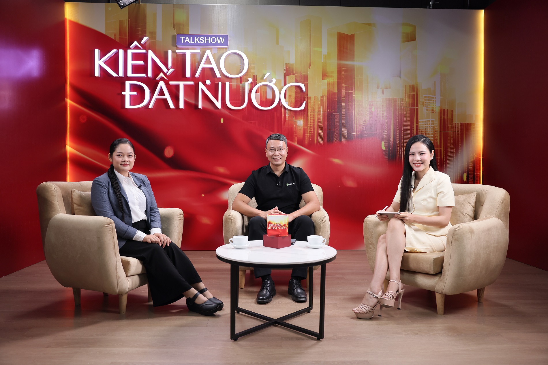 Hai vợ chồng Tiến sĩ Việt Nam quyết tâm rời đất Mỹ, hồi hương vì hai chữ Hai vợ chồng Tiến sĩ Việt Nam quyết tâm rời đất Mỹ, hồi hương vì hai chữ