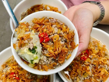 Món bánh nghe tên thấy “sợ hãi” mà càng ăn càng nghiền, đặc sản xứ Lạng được coi như một vị thuốc quý 6 Đi tìm 6 quán bánh đúc nóng Hà Nội thơm ngon nức tiếng, giá chỉ từ 15.000 đồng, chiều lòng ngày se lạnh