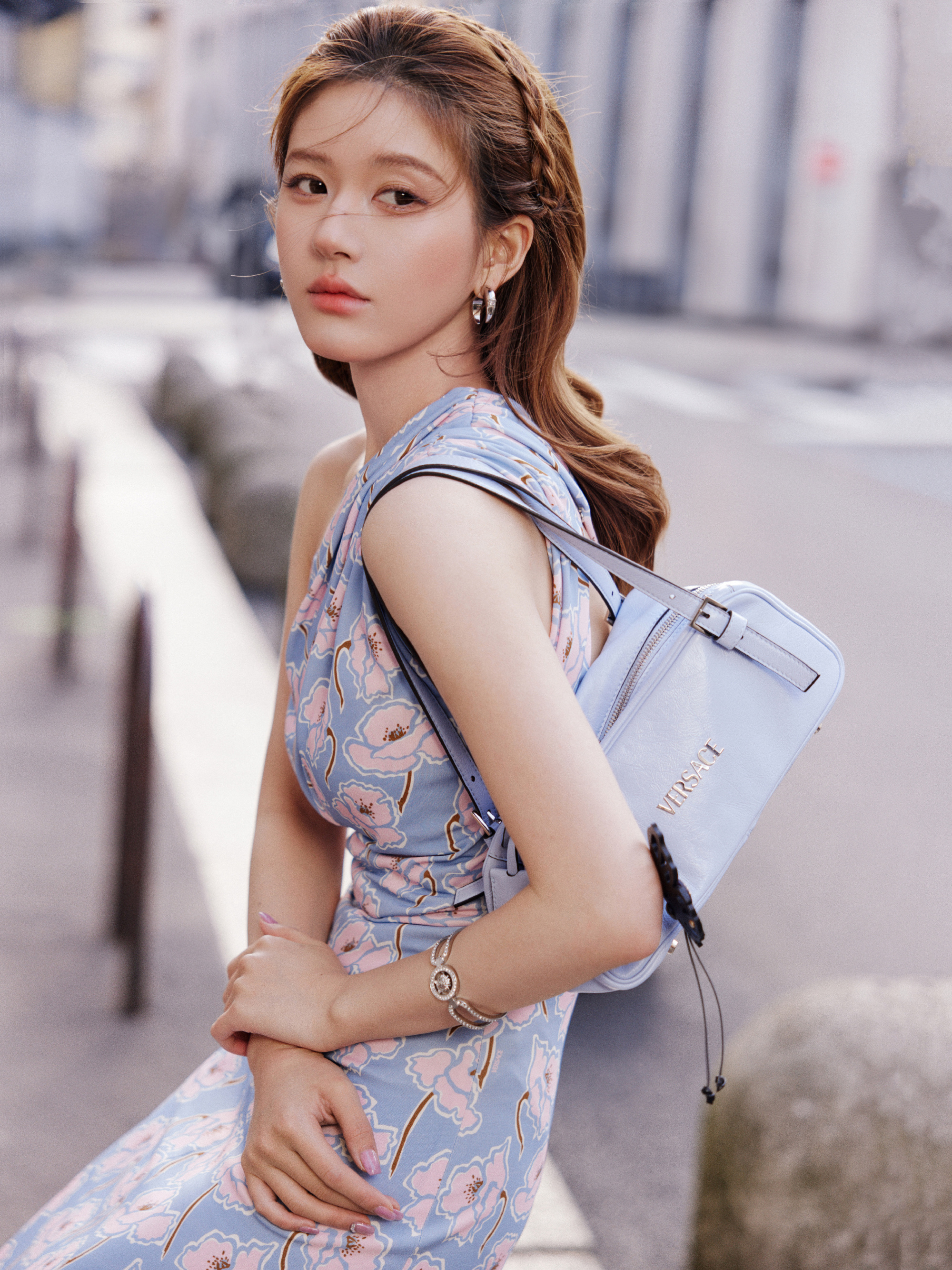 Netizen nước ngoài bình chọn 9 mỹ nhân Cbiz đẹp nhất: Địch Lệ Nhiệt Ba vượt mặt Triệu Lệ Dĩnh- Ảnh 4. Netizen nước ngoài bình chọn 9 mỹ nhân Cbiz đẹp nhất: Địch Lệ Nhiệt Ba vượt mặt Triệu Lệ Dĩnh- Ảnh 4.