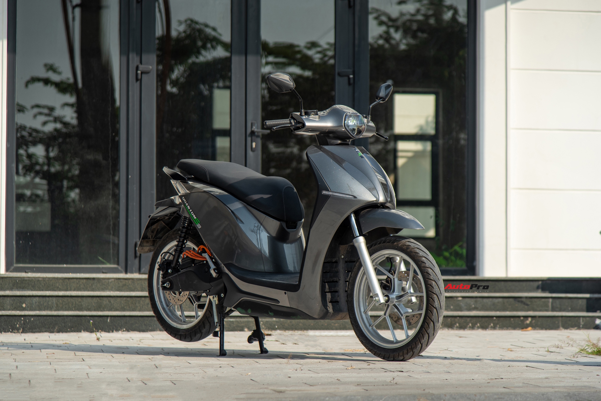 Sạc một lần đi cả tuần, điểm mặt 4 mẫu xe máy điện dành cho sinh viên năm 2025- Ảnh 3.