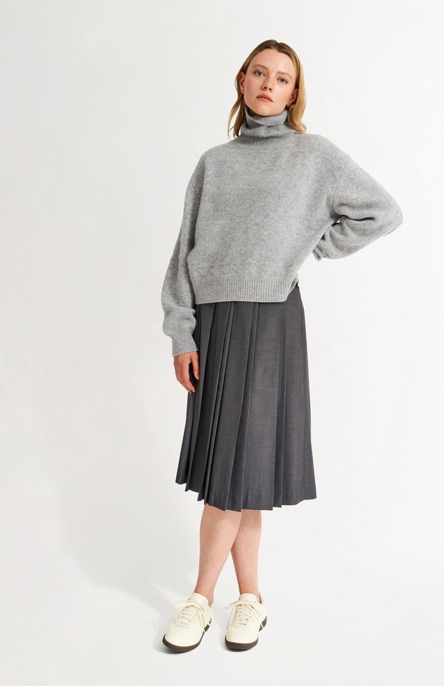 Mặc đẹp mà không lỗi mốt với áo len cổ lọ- Ảnh 6.