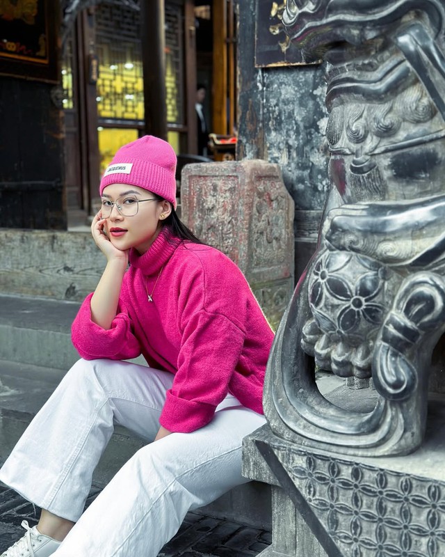 Mặc đẹp mà không lỗi mốt với áo len cổ lọ- Ảnh 8.