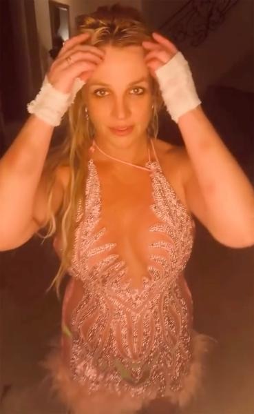 Ái ngại với video mới của Britney Spears!- Ảnh 2.