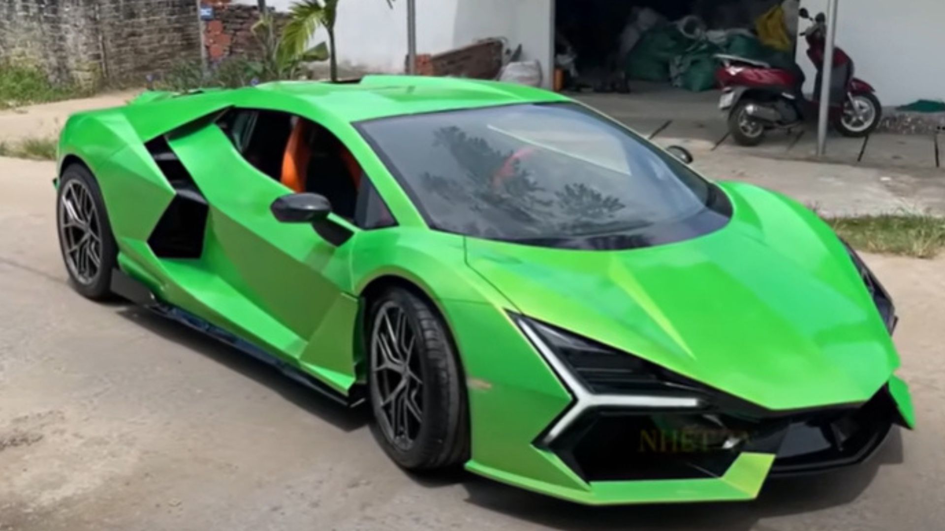 Biến chiếc Nissan cũ hỏng thành Lamborghini Revuelto, các thợ xe Việt Nam được thế giới ngả mũ khâm phục- Ảnh 8.