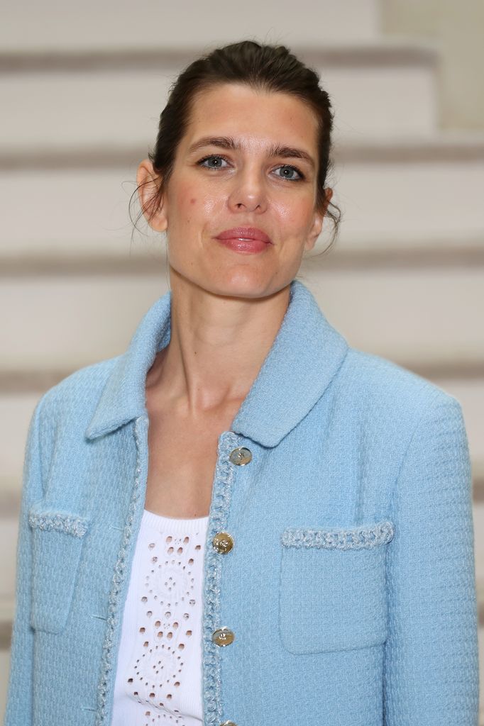 Công chúa Monaco hóa thân thành bà ngoại tại Tuần lễ thời trang Paris- Ảnh 3.