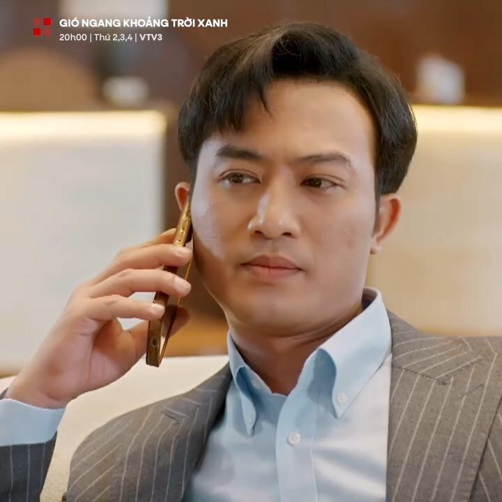 ...mà không ngờ Đăng ngồi ở bàn ngay cạnh.