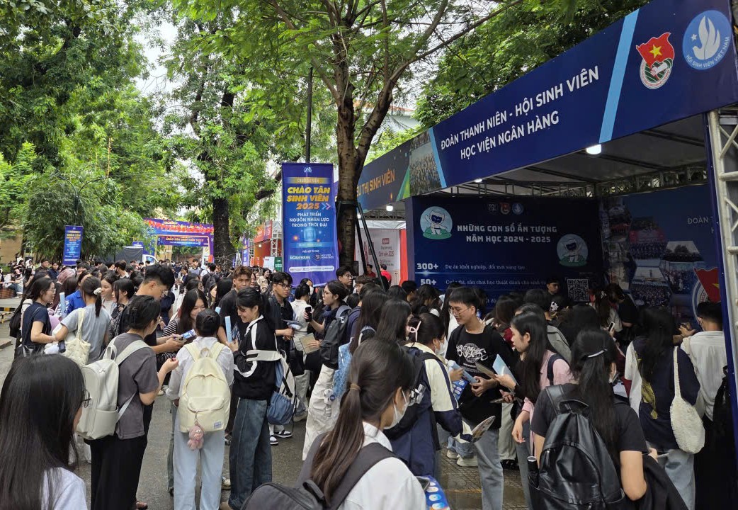 Ngân hàng cắt giảm hơn 3.400 nhân viên, nhưng lại 