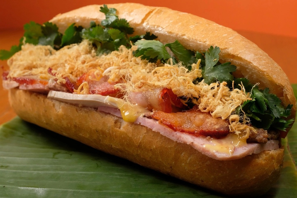 Bánh mì Việt Nam gây sốt tại Hong Kong, chinh phục cả tài tử Tạ Đình Phong - 2