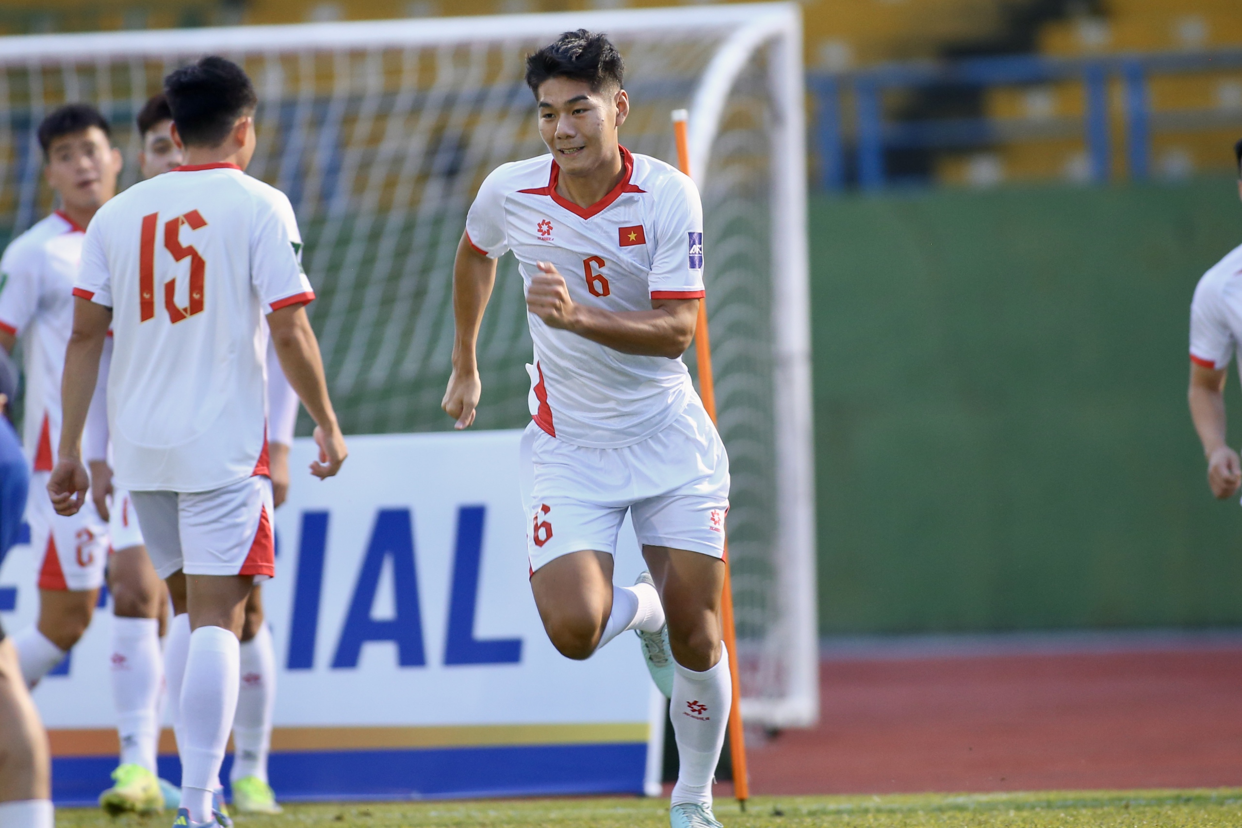 Xuất hiện nhiều tình tiết lạ trước thềm trận đội tuyển Việt Nam đấu Nepal
- Ảnh 3.