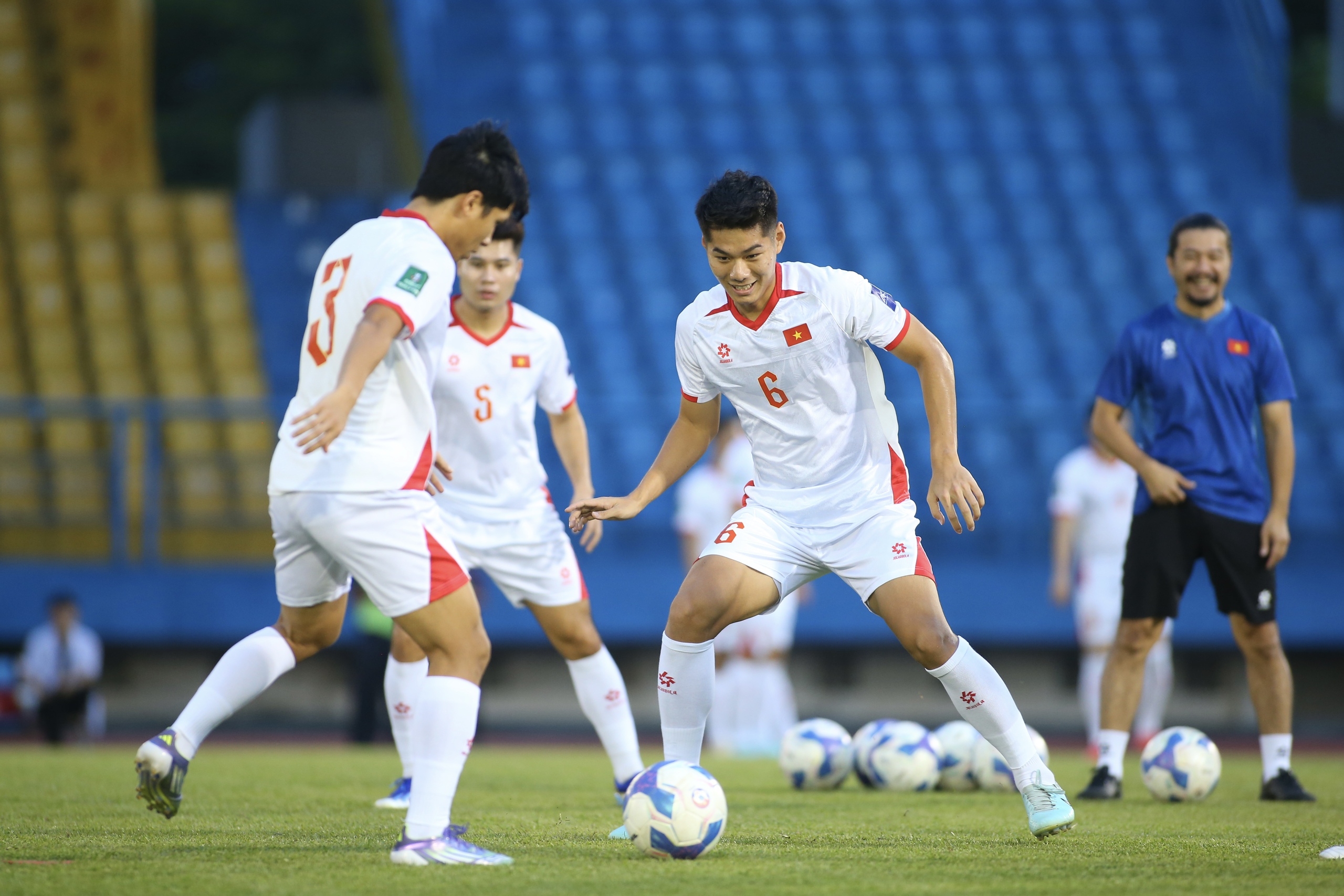 Xuất hiện nhiều tình tiết lạ trước thềm trận đội tuyển Việt Nam đấu Nepal
- Ảnh 5.