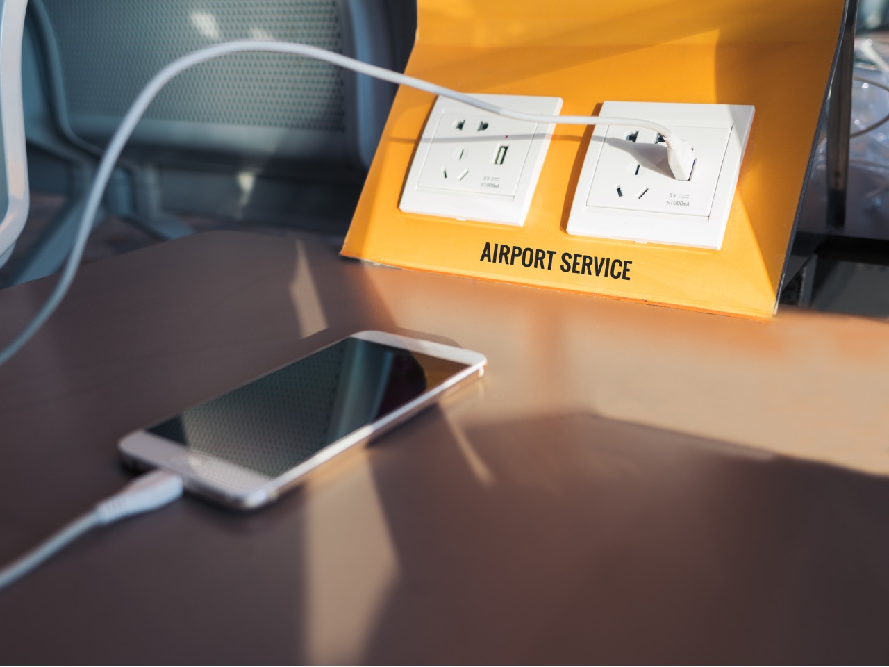 1759926949 456 Cai dat an tren iPhone dang mo toang canh cua